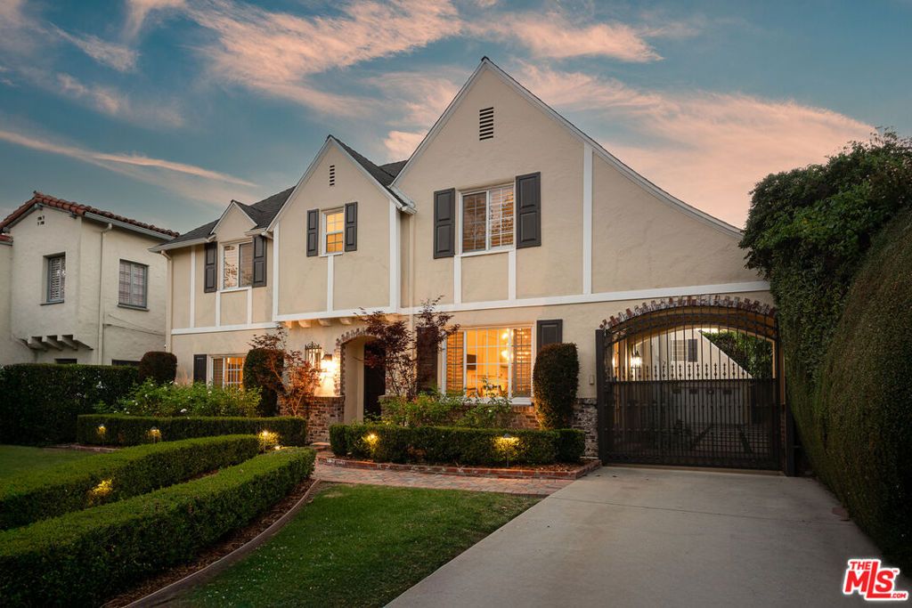 Photo of 543 N June Street, Los Angeles, CA 90004 (MLS # 26664467)