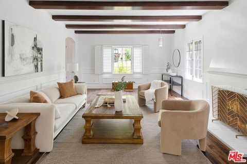 Photo of 543 N June Street, Los Angeles, CA 90004 (MLS # 26664467)