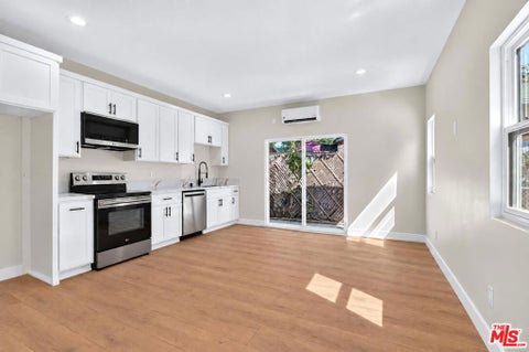 Photo of 153 W 51st Street #1/4, Los Angeles, CA 90037 (MLS # 26996465)