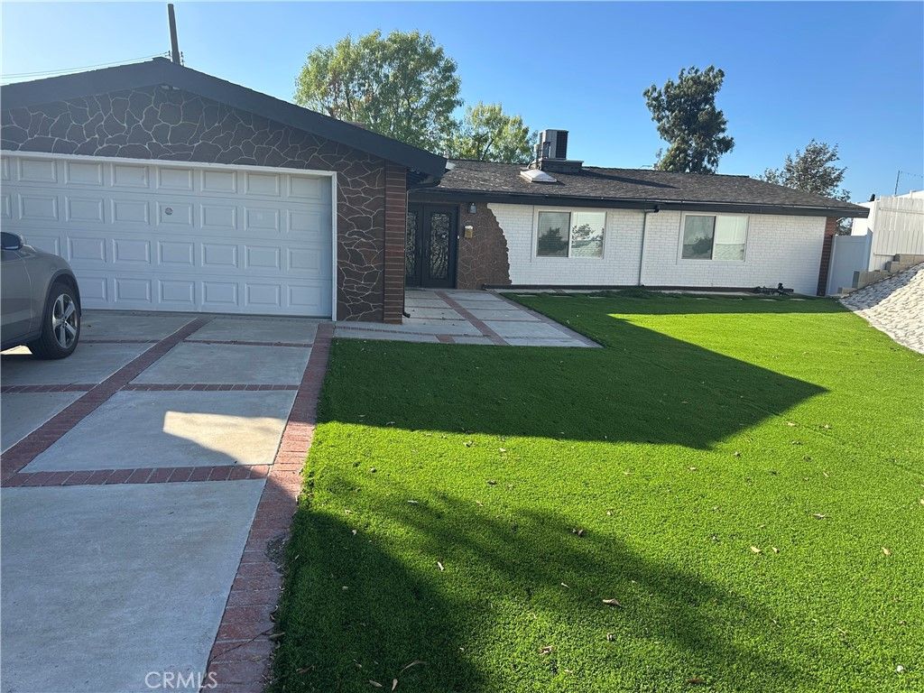 Photo of 20723 Dolorosa Street, Woodland Hills, CA 91367 (MLS # CV25173343)