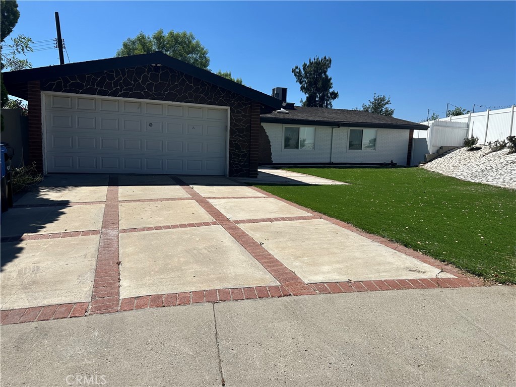 **** Beautiful, remodeled property with newer modern kitchen cabinets and quartz countertops, interior walls with designs, bathrooms completely upgraded, double sinks, newer laminate flooring, newer double pane windows and sliding doors, built in organizers, metal entry door, etc..*****************