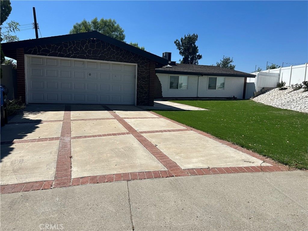 Photo of 20723 Dolorosa Street, Woodland Hills, CA 91367 (MLS # CV25173343)