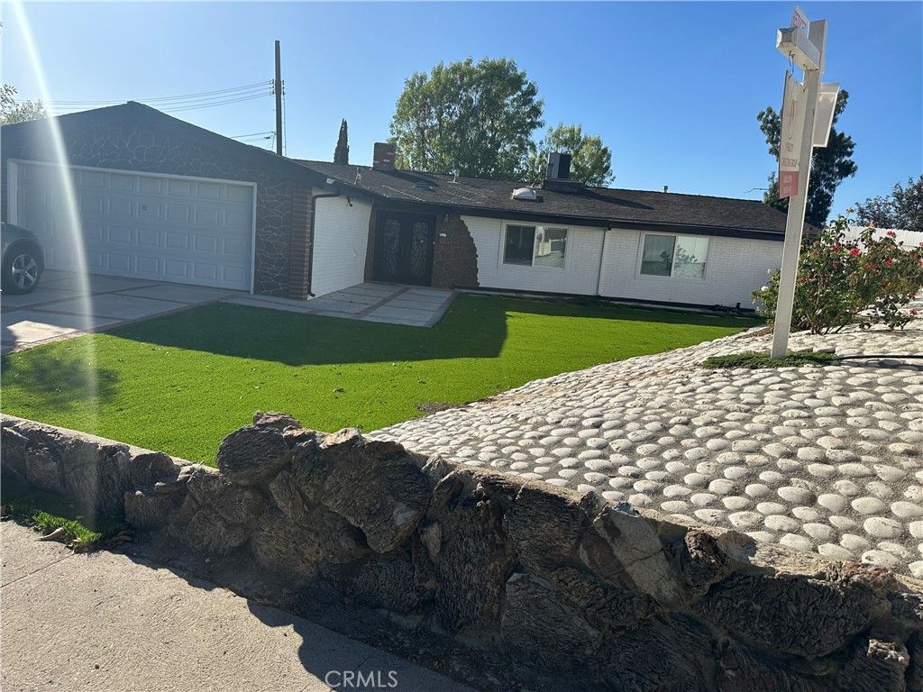 Photo of 20723 Dolorosa Street, Woodland Hills, CA 91367 (MLS # CV25173343)