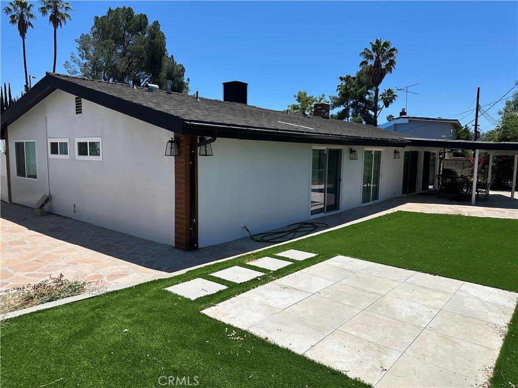 Photo of 20723 Dolorosa Street, Woodland Hills, CA 91367 (MLS # CV25173343)
