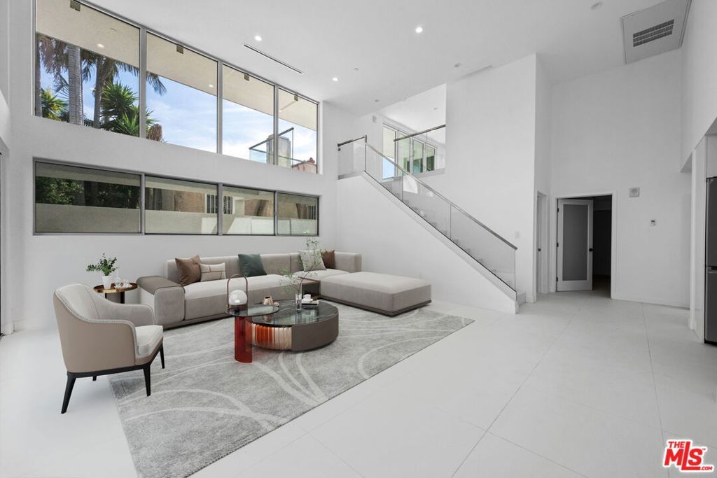 Photo of 621 N Kings Road #1, West Hollywood, CA 90048 (MLS # 25598233)