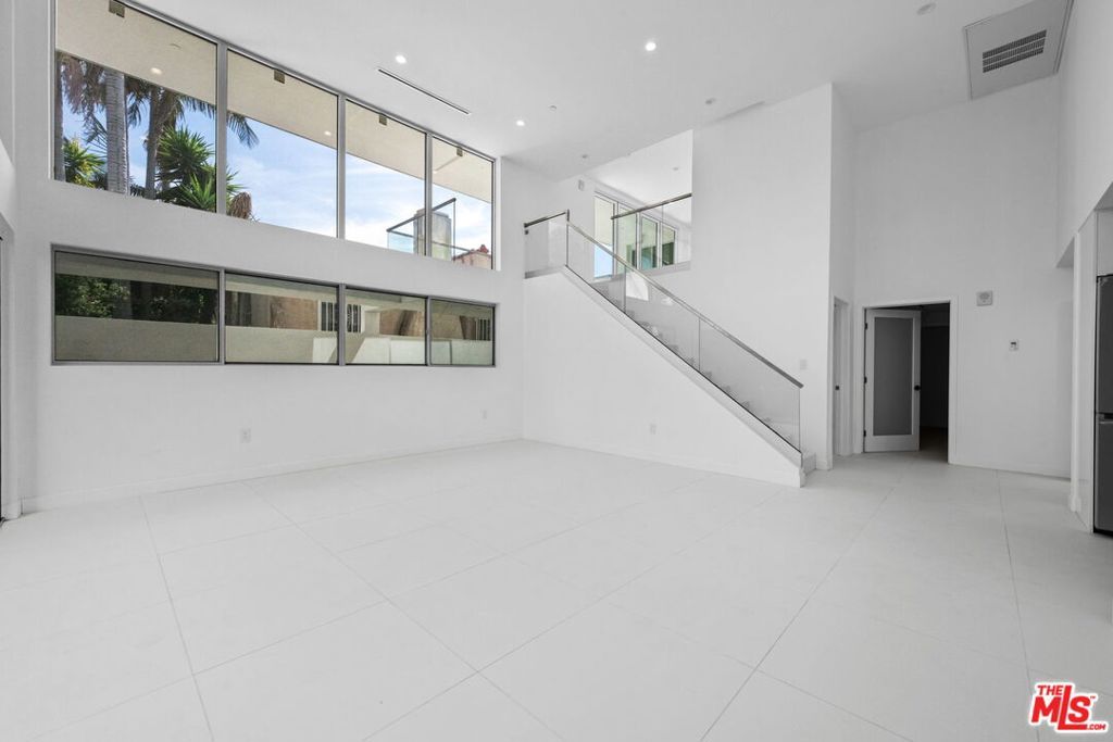 Photo of 621 N Kings Road #1, West Hollywood, CA 90048 (MLS # 25598233)