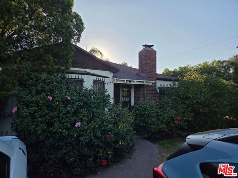 Photo of 6457 Camellia Avenue, North Hollywood, CA 91606 (MLS # 26849919)