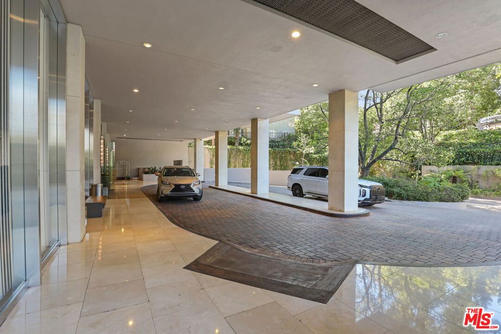 865 Comstock Avenue 7D