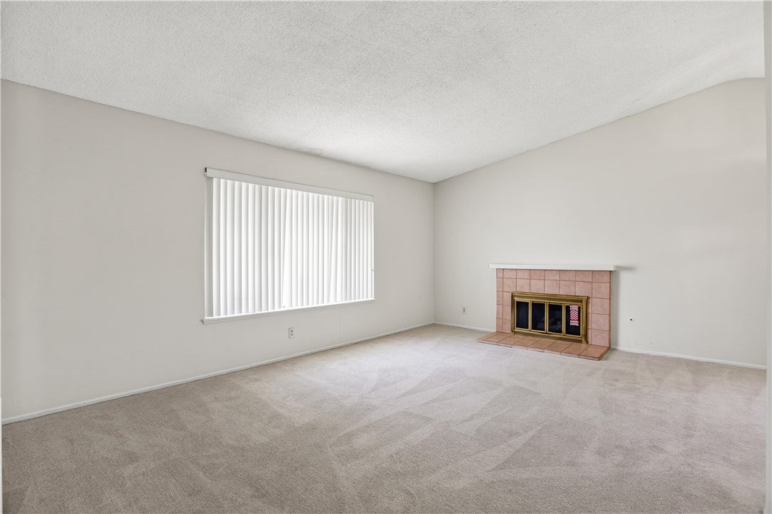 127 E Juanita