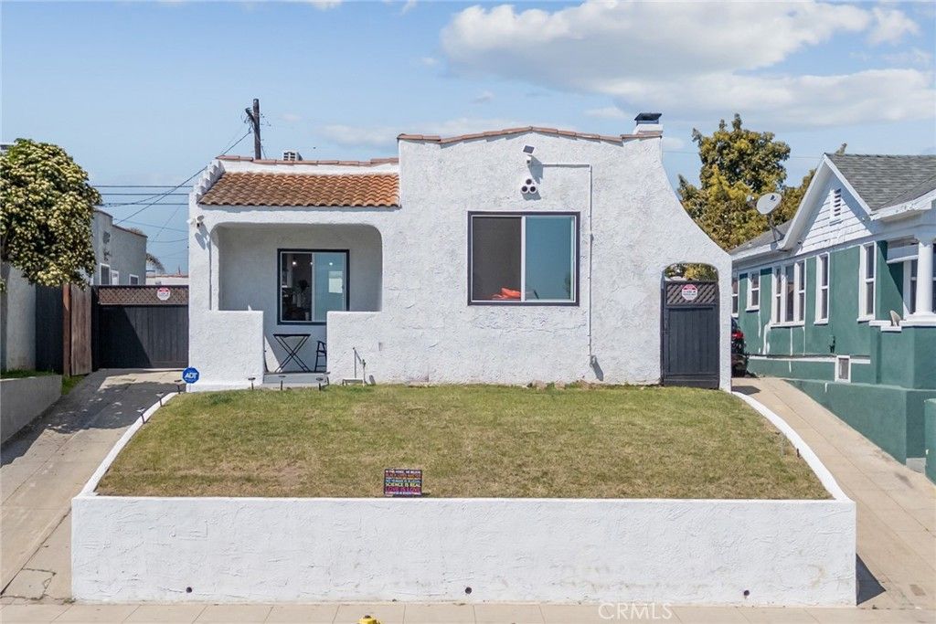 Photo of 7037 Cimarron Street, Los Angeles, CA 90047 (MLS # DW26005307)