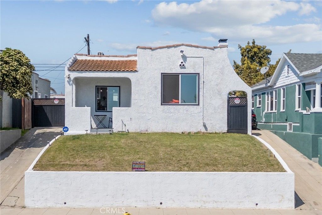 Photo of 7037 Cimarron Street, Los Angeles, CA 90047 (MLS # DW26005307)