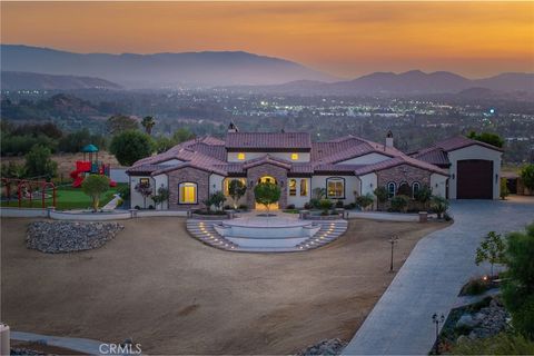 Photo of 6355 Cresthaven Dr, Riverside, CA 92506 (MLS # IV26085213)