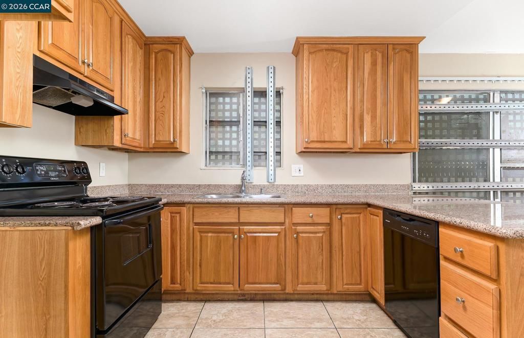 Photo of 242 College Ave Ave, Vallejo, CA 94589 (MLS # 41131327)