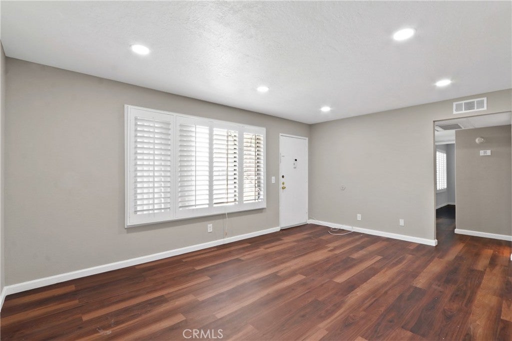 1735 E Washington G14
