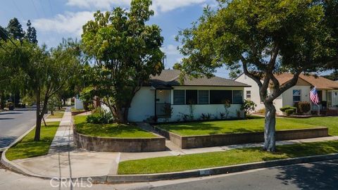 Photo of 6038 Loomis St, Lakewood, CA 90713 (MLS # OC26094090)