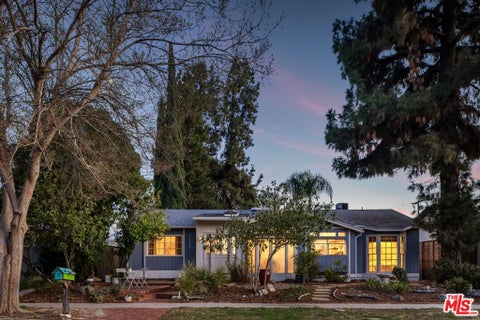Photo of 22706 Martha Street, Woodland Hills, CA 91367 (MLS # 26992089)