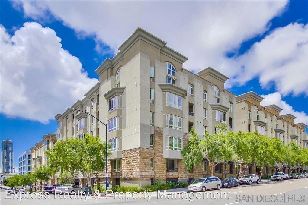 5th Floor Corner Unit at Union Square! Super amenities and city life, Downtown San Diego. Newer carpet throughout. 2-Car Parking is NON-TANDEM for this unit!! Gated secured building in the heart of San Diego. Tenant will be moving soon, so you're READY TO MOVE IN! This building allows pets. Enjoy the location and the spa, exercise room, clubhouse and BBQ area. Tenant occupied with a set schedule to view the property. Thank you for your patience while we respect tenants during COVID. Complex Features: ,,,,, Equipment: Dryer, Washer Sewer: Sewer Connected Topography: LL