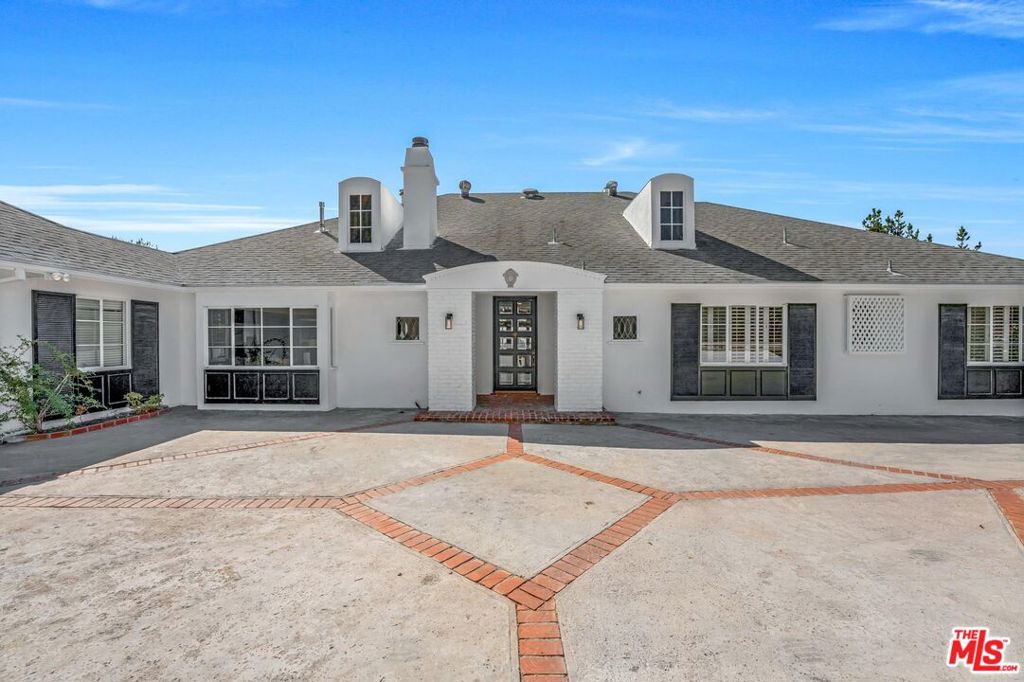 Photo 1 of 40 — 949 N Norman Place, Los Angeles, CA 90049