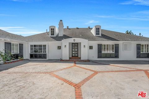 Photo of 949 N Norman Place, Los Angeles, CA 90049 (MLS # 22207143)