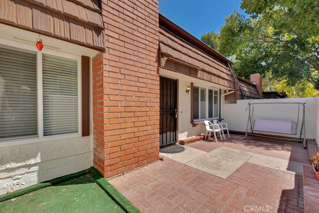 Photo of 10121 Larwin Avenue #3, Chatsworth, CA 91311 (MLS # SR25219352)