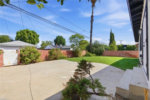 Photo of 19649 Friar St, Tarzana, CA 91335 (MLS # GD26203762)