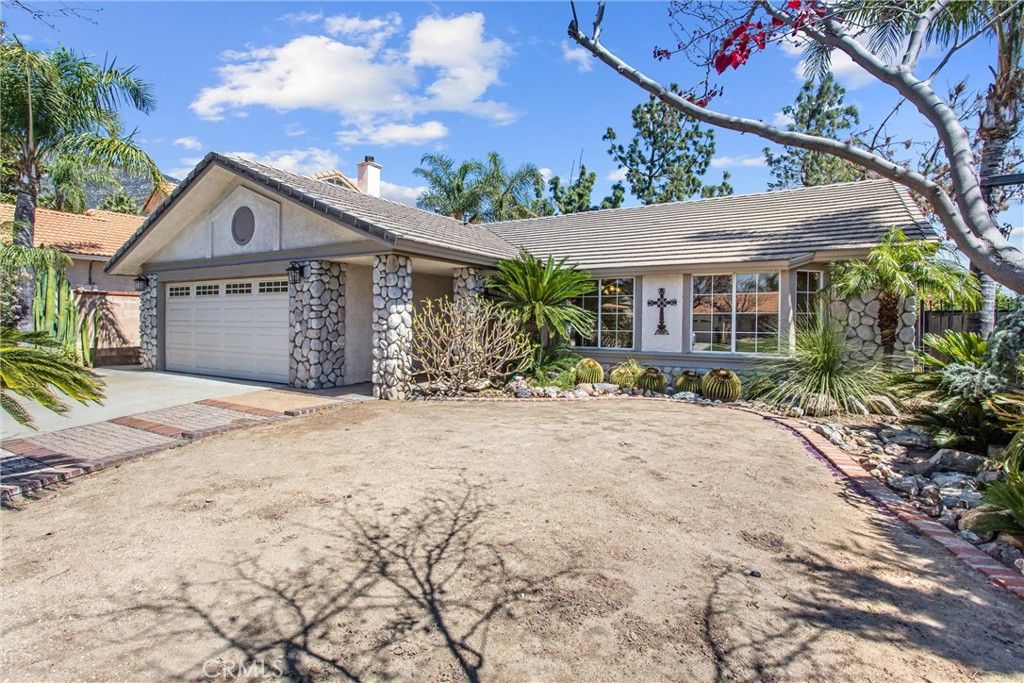 Photo of 5695 N Yosemite Dr, San Bernardino, CA 92407 (MLS # IG26065200)