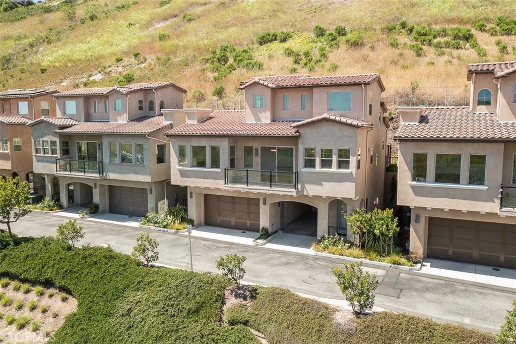 1017 Canyon Lane