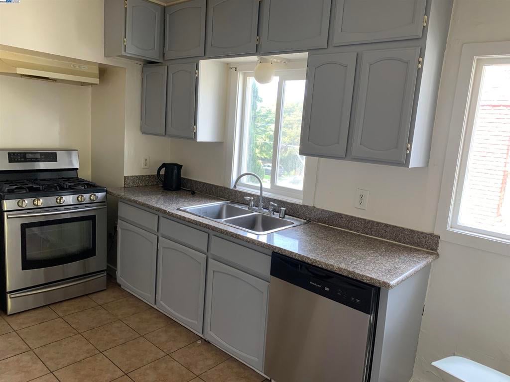 9380 Thermal St. St, Oakland CA 94605