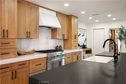 22 Rue Cannes Newport Beach CA 92660