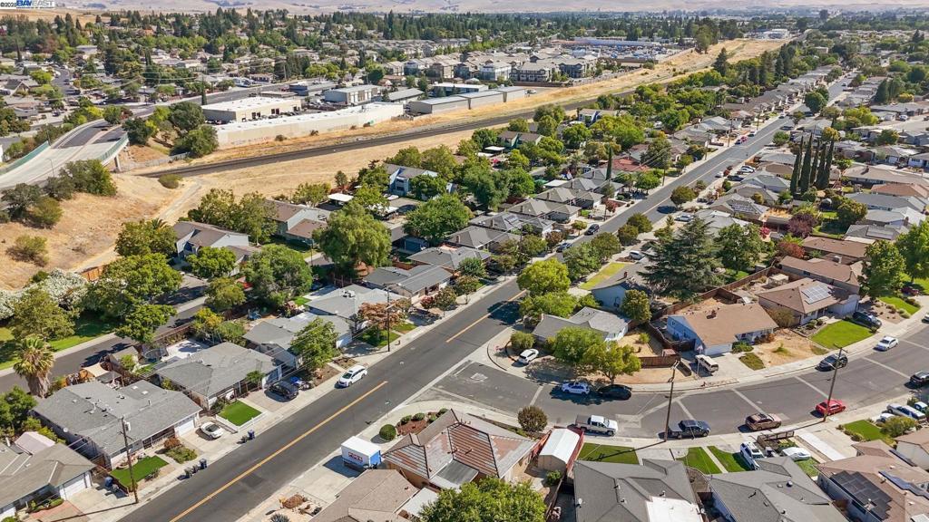 LIVERMORE DOWNS - Residential