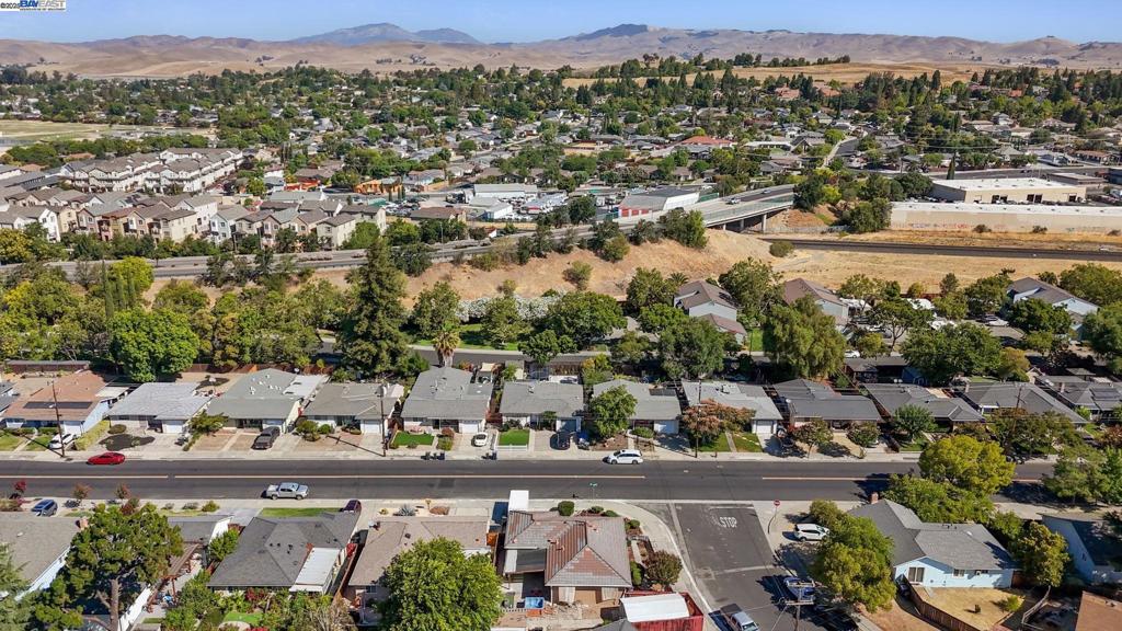 LIVERMORE DOWNS - Residential