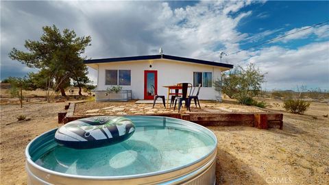 Photo of 1271 Dakota Ln, Landers, CA 92285 (MLS # JT25246931) Photo of 1271 Dakota Ln, Landers, CA 92285 (MLS # JT25246931)
