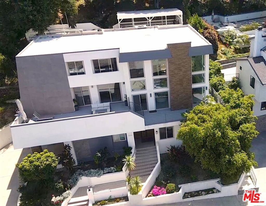 Photo of 3539 Alana Drive, Sherman Oaks, CA 91403 (MLS # 25605715)