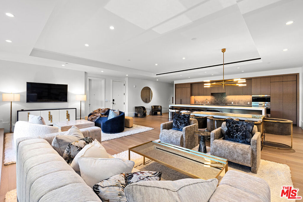 8420 W Sunset Boulevard 405