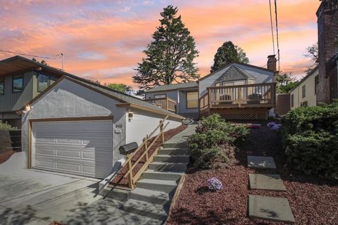 Photo of 543 Grizzly Peak Boulevard, Berkeley, CA 94708 (MLS # ML82040131)