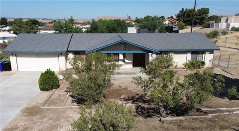 Photo of 15412 Myalon Road, Apple Valley, CA 92307 (MLS # HD26113944)