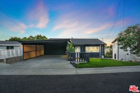 Photo of 3924 Dwiggins Street, Los Angeles, CA 90063 (MLS # 25545499) Photo of 3924 Dwiggins Street, Los Angeles, CA 90063 (MLS # 25545499)