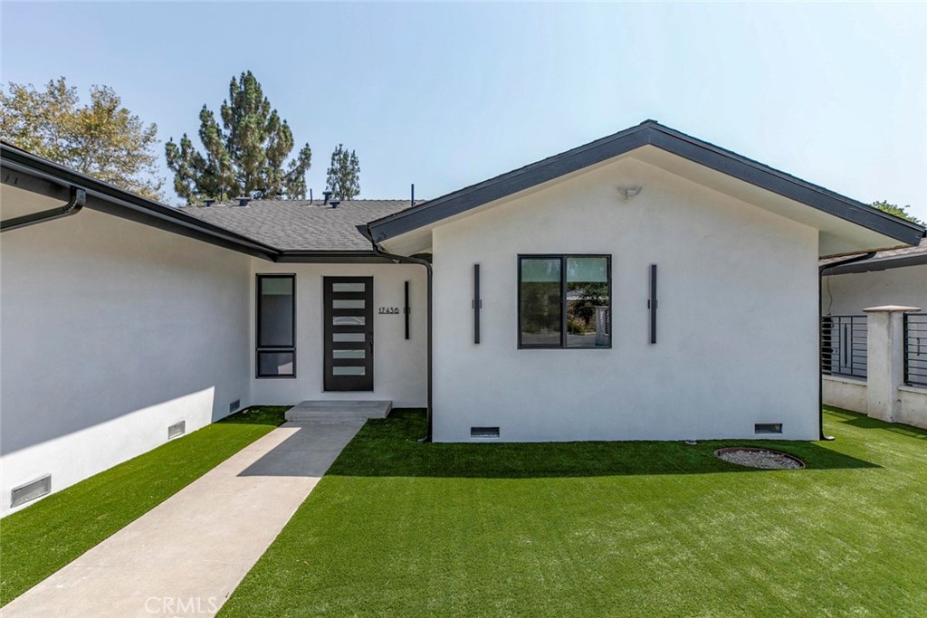 Welcome to this newly renovated home in the heart of Granada Hills! This stunning 2-bedrooms, 2-bathrooms residence has been completely remodeled and is move-in ready. Features Include:* Brand new kitchen with modern finishes *Spacious master bathroom with upgraded fixtures *Recessed lighting throughout *Convenient in-home laundry area *Access to a shared pool – perfect for hot summer days *Located in a top-rated school district !This home combines comfort, style, and a prime location. Don’t miss this opportunity to live in a quiet neighborhood, easy freeway access, shopping, dining and much more!