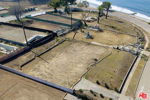 Photo of 15221 Via De Las Olas, Pacific Palisades, CA 90272 (MLS # 25587669)