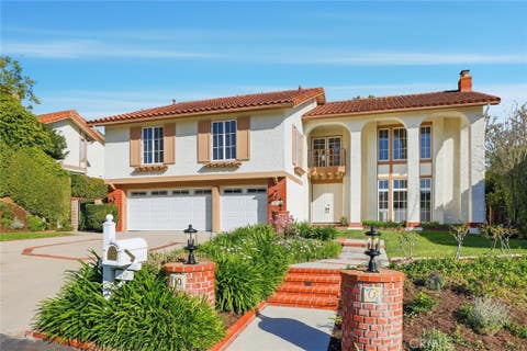Photo of 10 Horseshoe Ln, Rolling Hills Estates, CA 90274 (MLS # PV26018119)