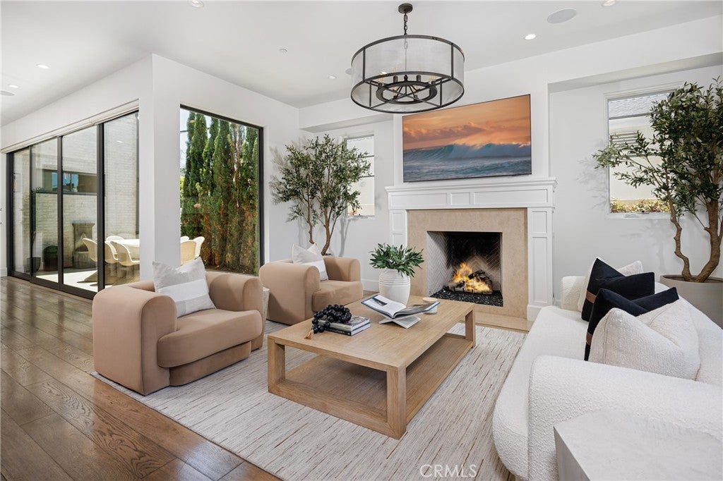Photo of 408 Poinsettia Avenue, Corona Del Mar, CA 92625 (MLS # NP26146276)