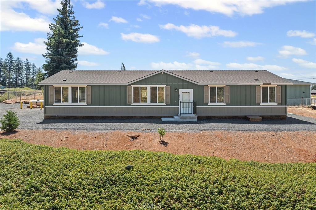 Discover comfort and style in this new manufactured home located on a desirable corner lot in lower Magalia. This 3-bedroom, 2-bathroom home features an open floor plan that seamlessly blends living, dining and kitchen areas- perfect for entertaining or relaxing with family.. Enjoy the added space of a large bonus room, ideal for an additional living space, game room or home office. Each bedroom includes a walk-in closet for premium storage as well a bonus storage room in the hallway. This turnkey home also features stainless appliances and a large island in the kitchen, a separate laundry room; and a primary bath with separate tub and shower.
Whether you are looking for your first home, a family upgrade, or a quiet place to retire, this home offers comfort, value and room to grow. Don't miss out- Schedule your showing today!