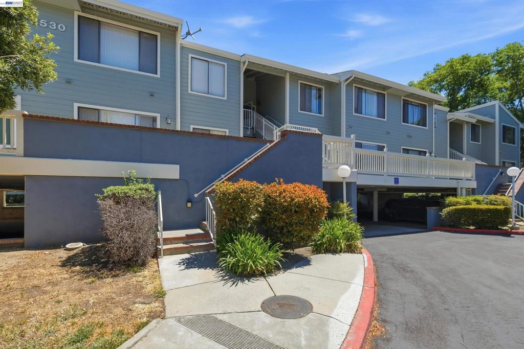 3530 Oakwood Terrace 104