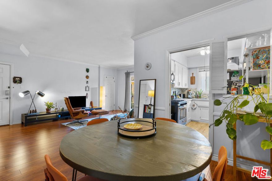 Beautiful Remodeled upper unit in well maintained building with large covered balcony. Tons of closet space. Very light and bright unit. A+ location on Rexford. Close access to retail establishments of 90212. Freshly redone bathroom and kitchen. New hardwood floors throughout, new carpet in bedroom. Separate tub with shower AND separate shower stall. This is a great place to call home. Pride of ownership building!