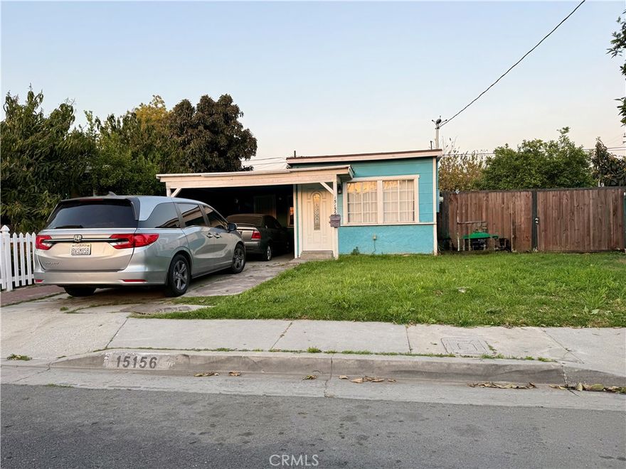 Perfect starter home located in the city of Paramount for first time home buyers and Investors. This cozy 3 bedroom and 2 bathroom house is centrally located near Paramount High School/Jefferson Elementary School, Progress Park and is in between the 105 fwy and 91 fwy. Charge Point Station just minutes away for EV drivers.