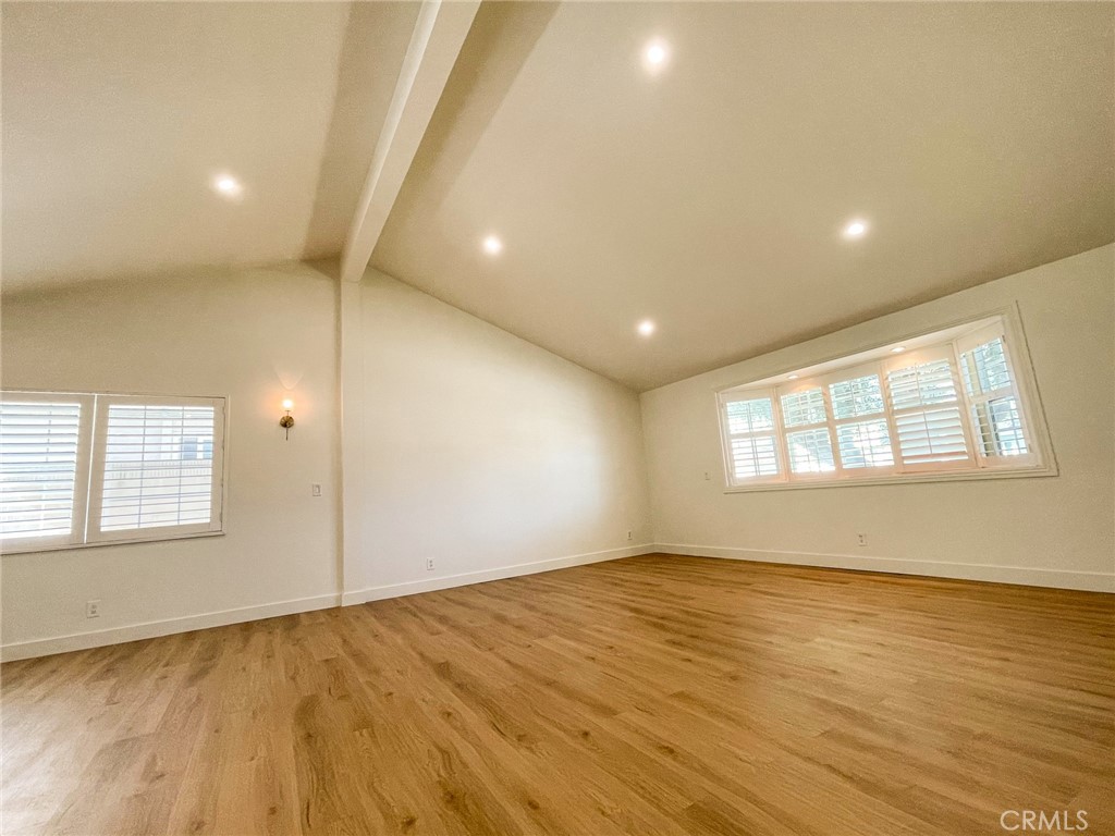 1010 Huggins