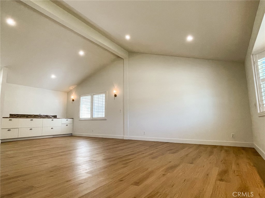 1010 Huggins