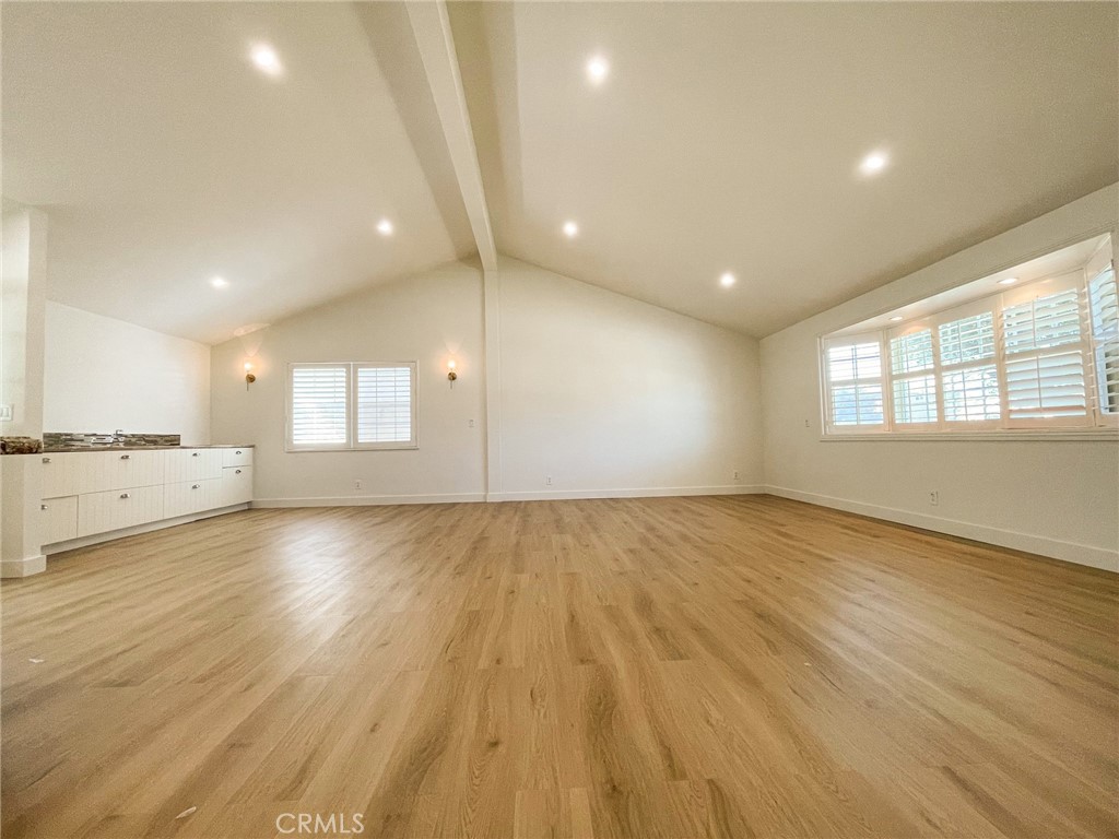 1010 Huggins