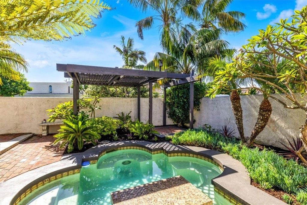 Photo of 24232 Porto Nuovo, Dana Point, CA 92629 (MLS # LG26035350)