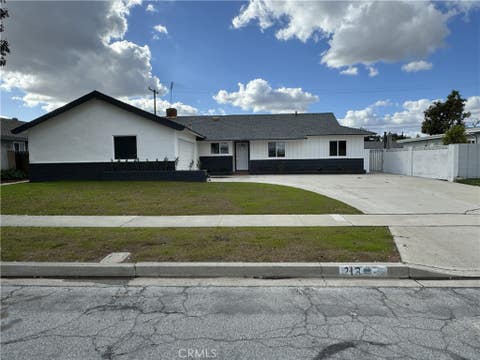 Photo of 213 N Royal PL, Anaheim, CA 92806 (MLS # OC26172246)